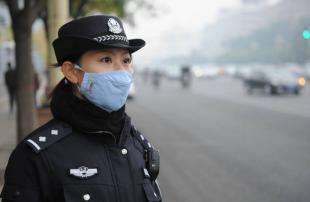 北京市教委要求在校人员必须按要求佩戴口罩