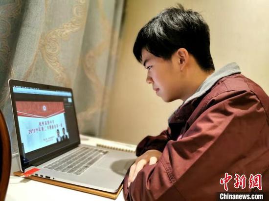 浙江各地开启线上教学 师生感慨“想回校”