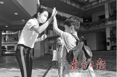 深圳幼儿园采自愿弹性上学制度 学生入园可摘口罩
